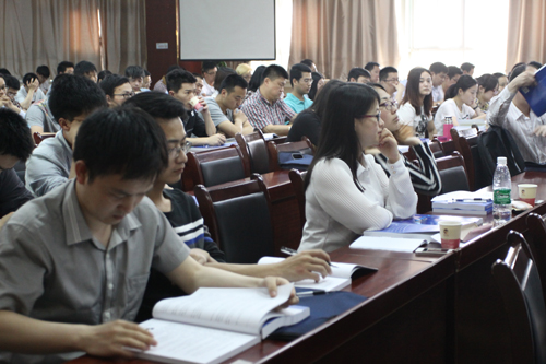 学员认真听讲-2.jpg